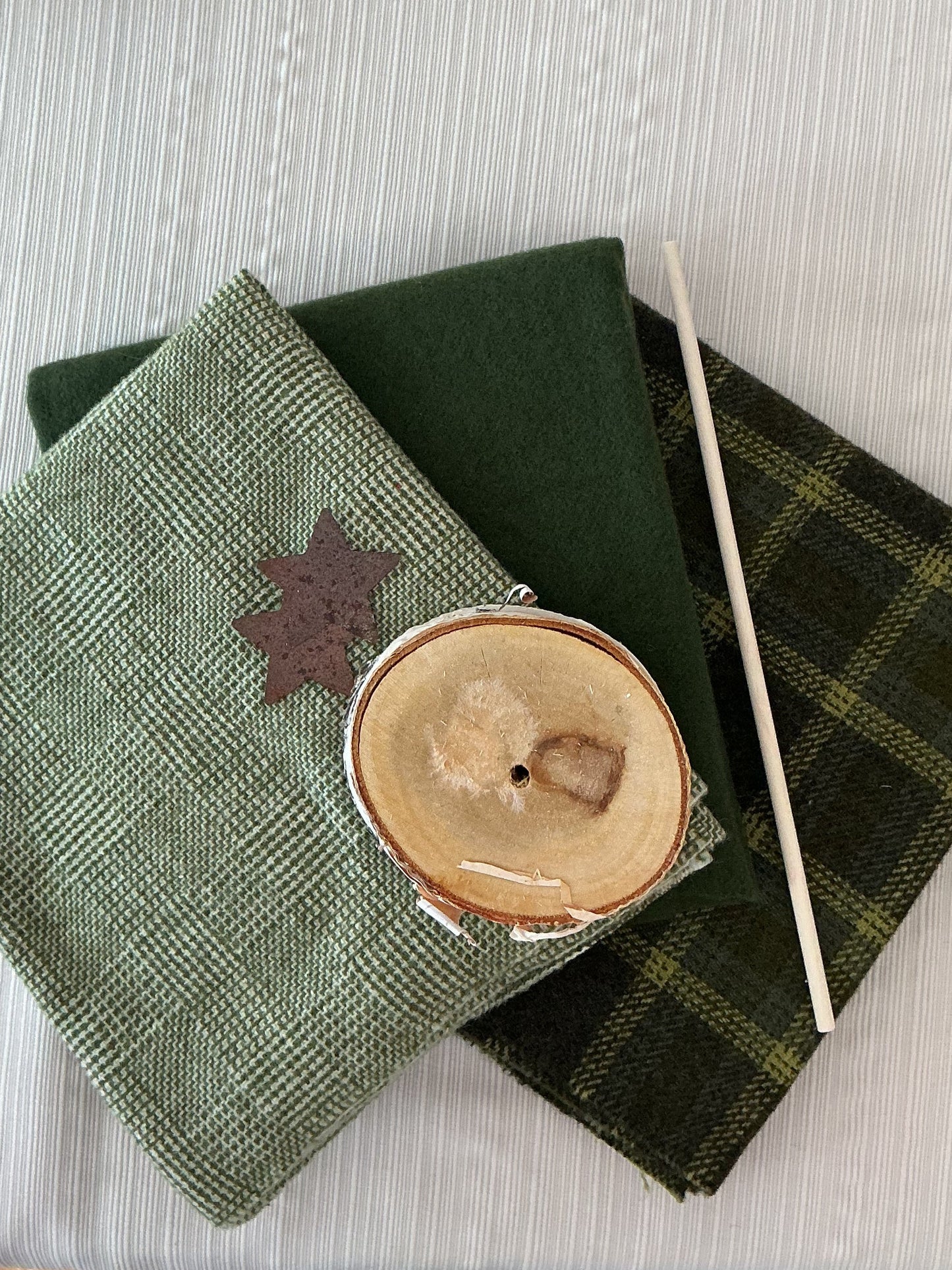 7" Wool Tree